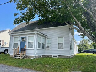 40 Royal St, Winthrop, ME 04364