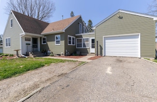 770 Lincoln Ave, Zumbrota, MN 55992