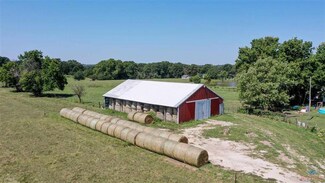 957 NE 1101 Rd, Windsor, MO 65360