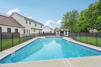 5650 Meadow Grove Dr, Grove City, OH 43123