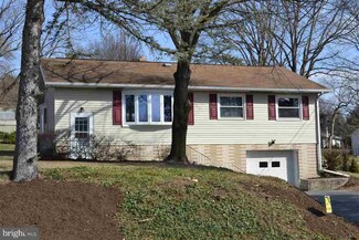 56 Grandview Rd, Hummelstown, PA 17036