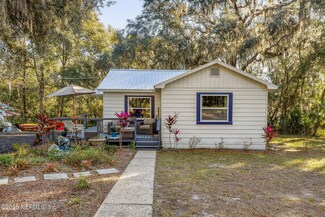 911 S 13th St, Palatka, FL 32177
