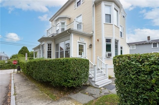 26 Cliff Ave Unit 4, Newport, RI 02840