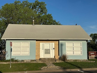 715 Cliff Dr, Augusta, KS 67010