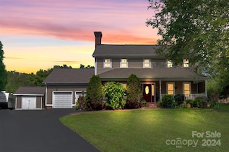 1135 37th Avenue Dr NE, Hickory, NC 28601