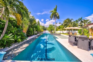 250 NE 27th Ct, Boca Raton, FL 33431