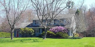 1466 Meadow Ln, Castleton On Hudson, NY 12033
