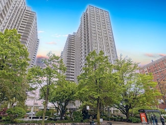 4250 N Marine Dr Unit 430, Chicago, IL 60613
