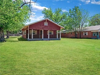 300 Cedar Ave, Erick, OK 73645