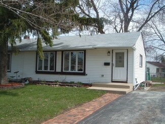 8933 S Main St, Hometown, IL 60456