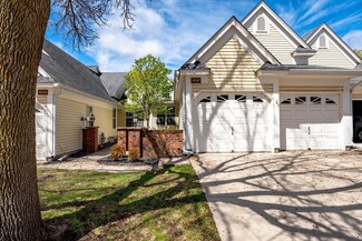 4247 Pond View Dr, Saint Paul, MN 55110