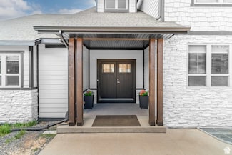 824 S Lakeview Dr, Garden City, UT 84028