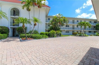 41 High Point Cir S Unit 303, Naples, FL 34103