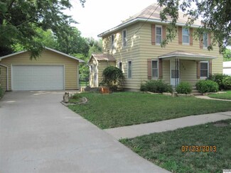 324 W 1st Ave, Buhler, KS 67522