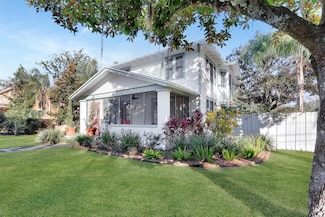 704 NE 4th St, Gainesville, FL 32601