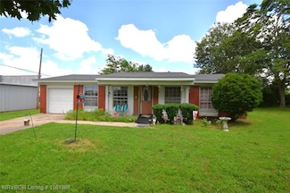 807 S 2nd St, Stilwell, OK 74960
