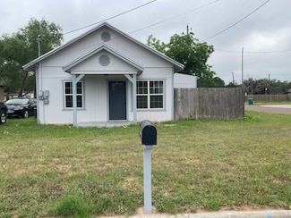 601 E Lucille St, Hebbronville, TX 78361