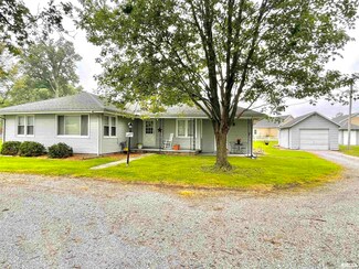 1054 W North Ave, Flora, IL 62839