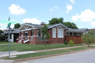 1145 Mistletoe Dr, Fort Worth, TX 76110