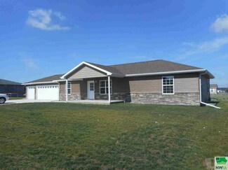 819 Aster Dr, Cherokee, IA 51012
