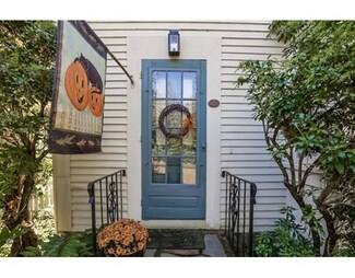392 North Ave, Rochester, MA 02770