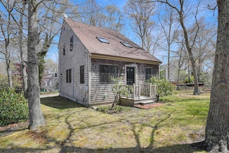 345 Franklin St, Vineyard Haven, MA 02568