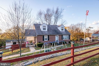 42 Adams St, Reading, PA 19608