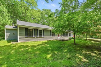174 Dutton Rd, China, ME 04358