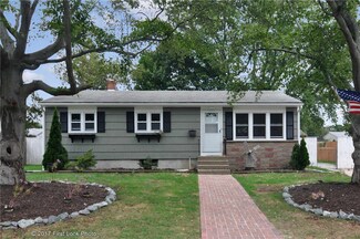 146 Shamrock Dr, Warwick, RI 02886