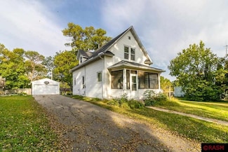 260 S Park Ave, Le Center, MN 56057