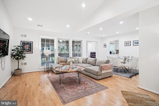 10715 Kings Riding Way Unit 301, Rockville, MD 20852