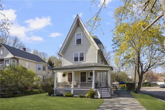 64 Bateman Ave, Newport, RI 02840
