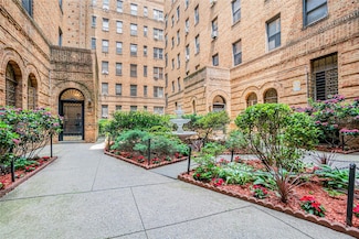 83-44 Lefferts Blvd Unit 4 R, Kew Gardens, NY 11415