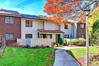 967 Skyline Dr, Coram, NY 11727