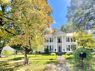 285 E Falconer Ave, Holly Springs, MS 38635