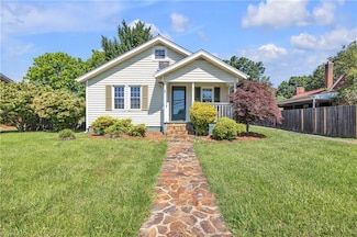 307 S Key St, Pilot Mountain, NC 27041