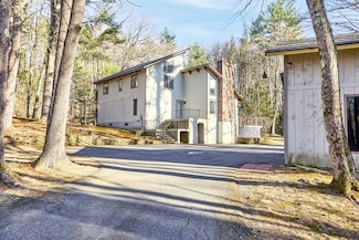 22 Briggs Rd W, Petersham, MA 01366
