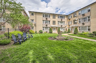 8712 W Berwyn Ave Unit 3W, Chicago, IL 60656