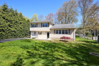 44 Woodway Rd, Stamford, CT 06907
