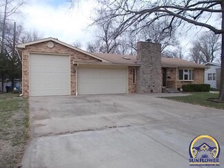 1726 SW Shunga Dr, Topeka, KS 66611