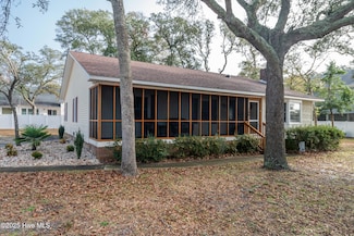 108 NE 41st St, Oak Island, NC 28465