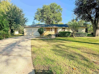 215 Oxford Ln, Longview, TX 75601
