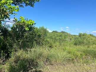 000 Seahorse Dr, Port Lavaca, TX 77979