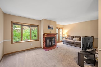 6716 Gretchen Ln N, Saint Paul, MN 55128