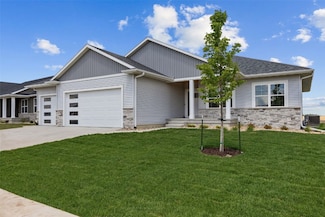 1356 Hickory Ridge Dr, Marion, IA 52302