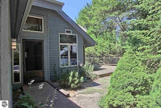 405 N Vincer Way Unit 4, Northport, MI 49670