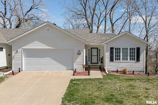 895 Pius Ln, Bettendorf, IA 52722