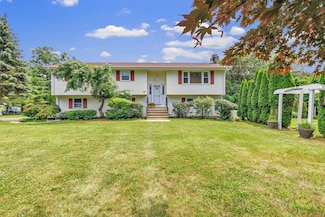 10 Magnolia Rd, Trumbull, CT 06611