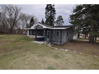 308 7th St, Windom, MN 56101