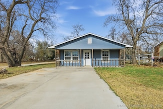 118 W 4th St, Oilton, OK 74052